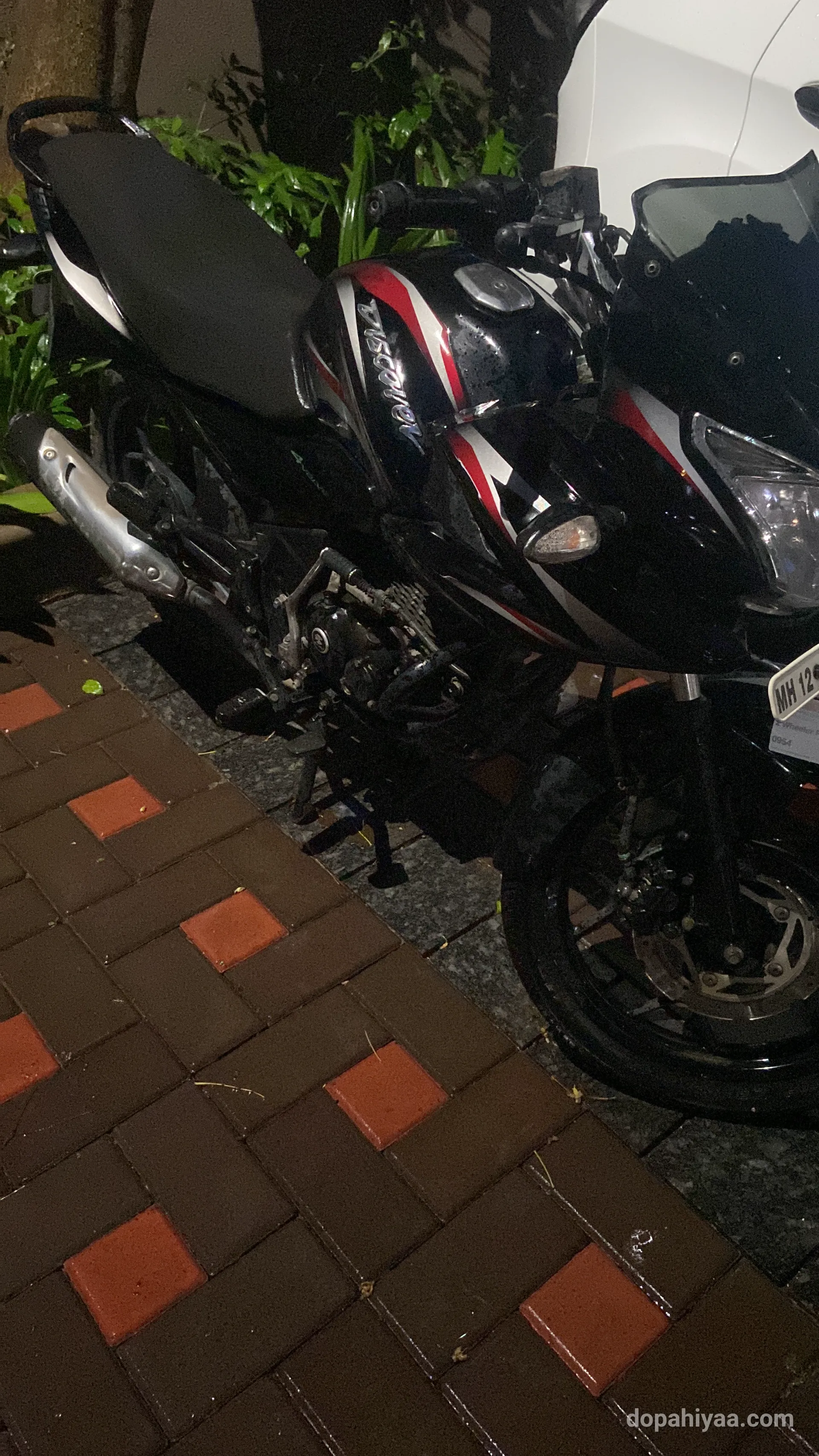 Bajaj Discover 150 - View 1